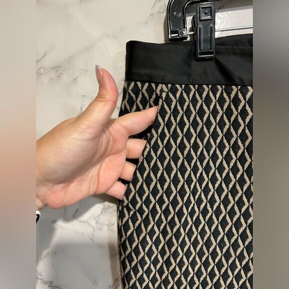 Vince Camuto Print Ankle Cropped Tan Black Pants Size 10 - Picture 3 of 7